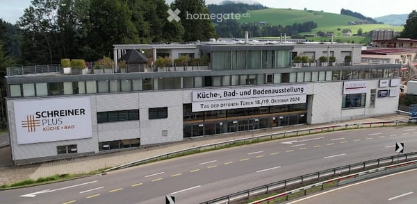 Lagerfläche mit grossem Tor und eigenem WC 2