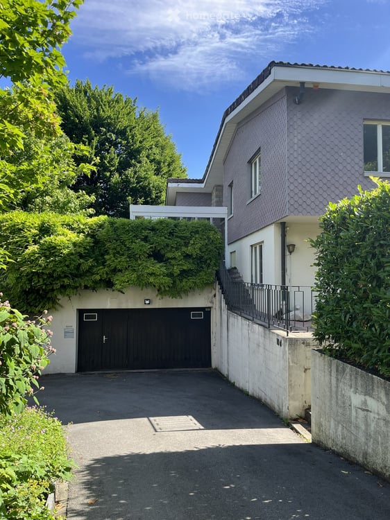 Grosszügiges Einfamilienhaus am Fuss des Zugerberges 10