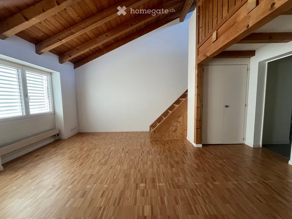 2-Zimmer Hauswartwohnung in Gewerbehaus / Maisonette mit offener Galerie