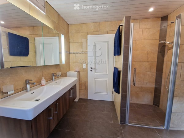 7.5 Zimmer Einfamilienhaus mit Garten, Doppelgarage und Baulandreserven 7