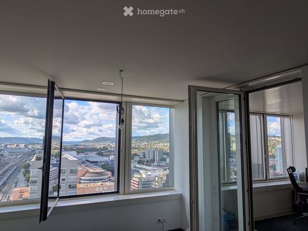 Beautiful 2.5 apartment, 19th floor, directly at the Zurich-Altstetten train station