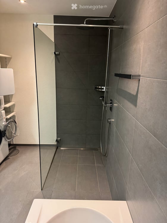 Schöne, helle 3.5 Zimmer Wohnung im 1. Stock mit Sicht auf Berge sucht neuen Eigentümer 16