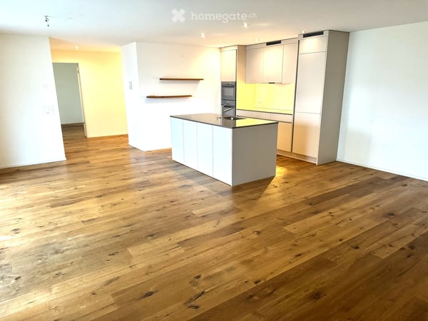 Schöne, helle 3.5 Zimmer Wohnung im 1. Stock mit Sicht auf Berge sucht neuen Eigentümer 3