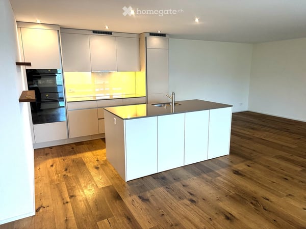 Schöne, helle 3.5 Zimmer Wohnung im 1. Stock mit Sicht auf Berge sucht neuen Eigentümer 4
