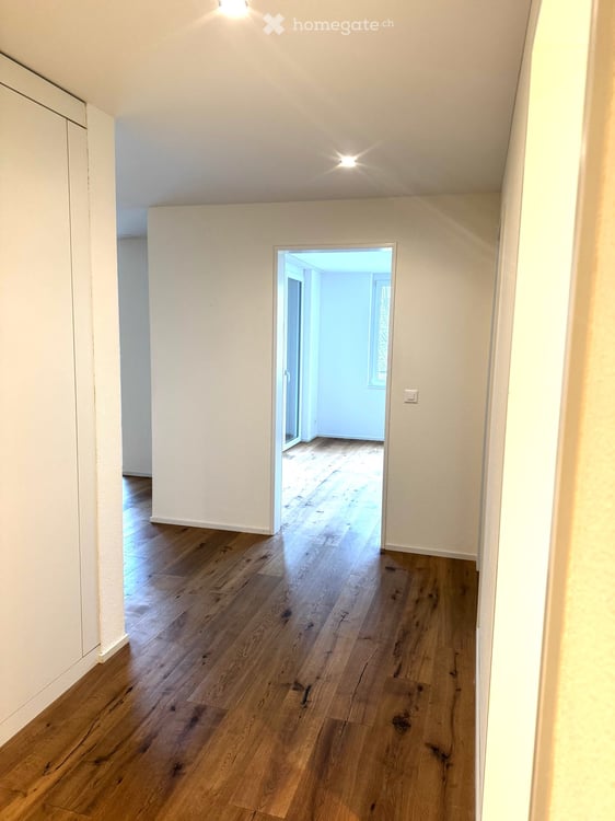 Schöne, helle 3.5 Zimmer Wohnung im 1. Stock mit Sicht auf Berge sucht neuen Eigentümer 13