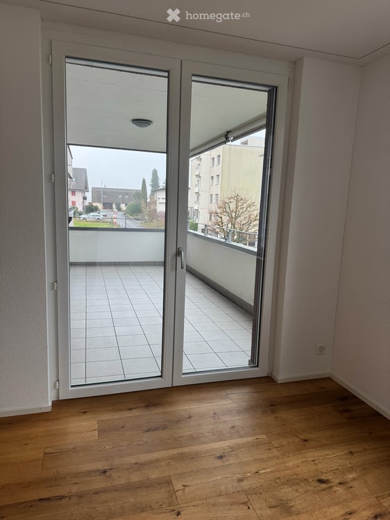 Schöne, helle 3.5 Zimmer Wohnung im 1. Stock mit Sicht auf Berge sucht neuen Eigentümer 10