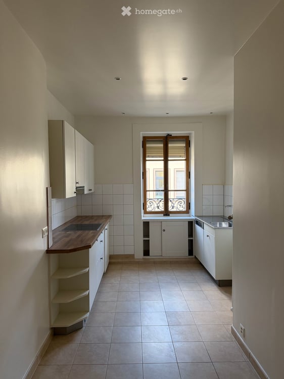 120 m² 2-room apartment in the heart of Geneva — steps from Rue de Rive 7