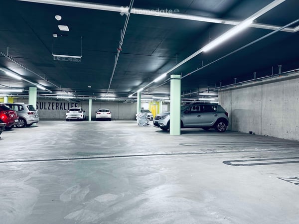 *TOP* Grosszügiger Einstellhallenplatz direkt am Bahnhof Neuhegi 1