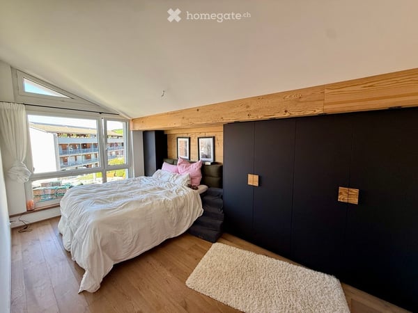 Charmante 4-Zimmer-Attikawohnung im Chalet-Stil mit Seeblick 3