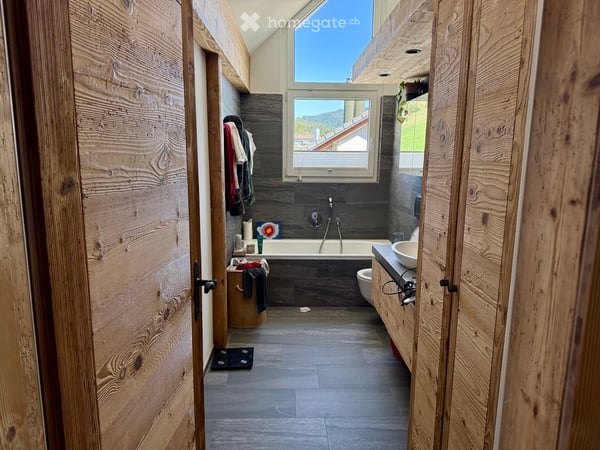 Charmante 4-Zimmer-Attikawohnung im Chalet-Stil mit Seeblick 5