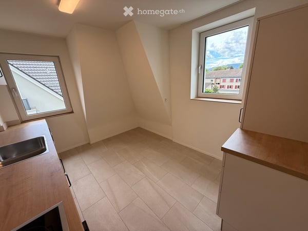 Chance für neue 3.5 Zimmer-Wohnung mit 50m2 Terrasse, gute Lage, in Schlieren 9