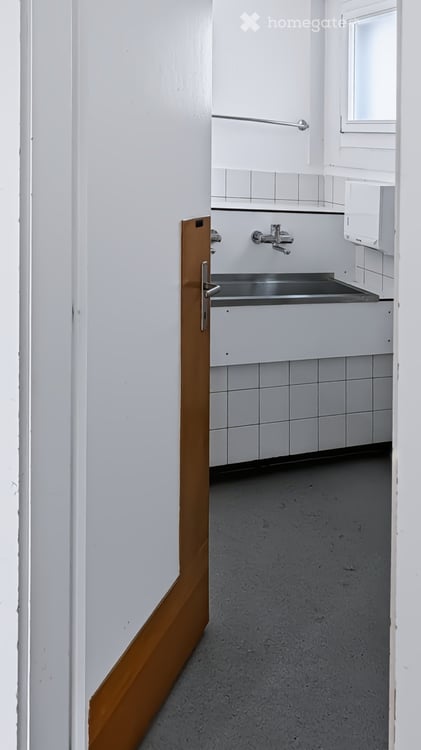 ZU VERMIETEN – 265 m² zum Ausbauen – Arztpraxis, Büro oder Kindertagesstätte in Bern-Tiefenau 32
