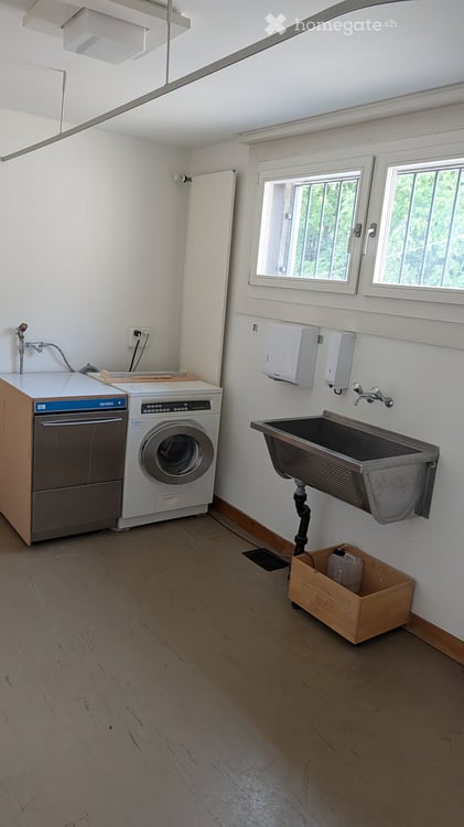 ZU VERMIETEN – 265 m² zum Ausbauen – Arztpraxis, Büro oder Kindertagesstätte in Bern-Tiefenau 35