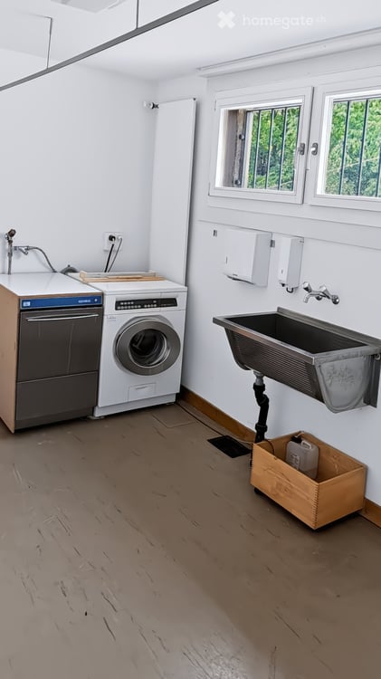 ZU VERMIETEN – 265 m² zum Ausbauen – Arztpraxis, Büro oder Kindertagesstätte in Bern-Tiefenau 30