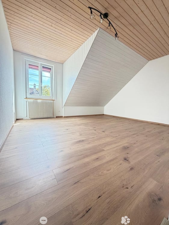 Helle 2.5-Zimmer Dachwohnung komplett saniert und erstmals zu vermieten 4