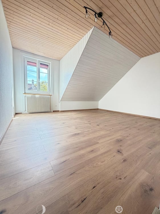 Helle 2.5-Zimmer Dachwohnung komplett saniert und erstmals zu vermieten 4