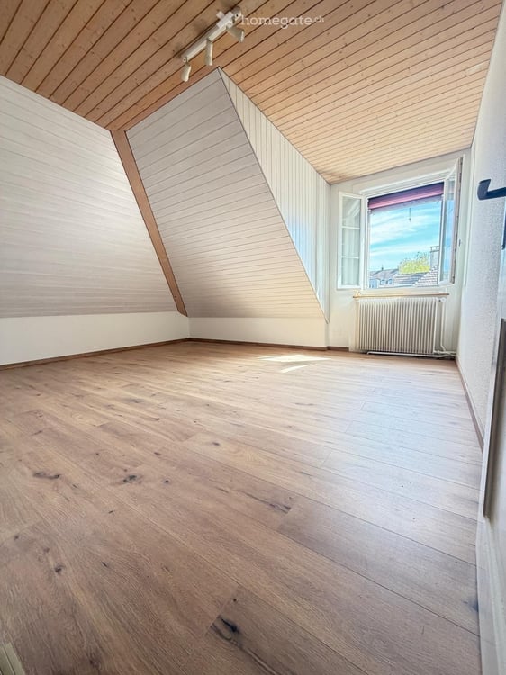 Helle 3.5-Zimmer-Dachwohnung – komplett saniert & erstmals zu vermieten 1