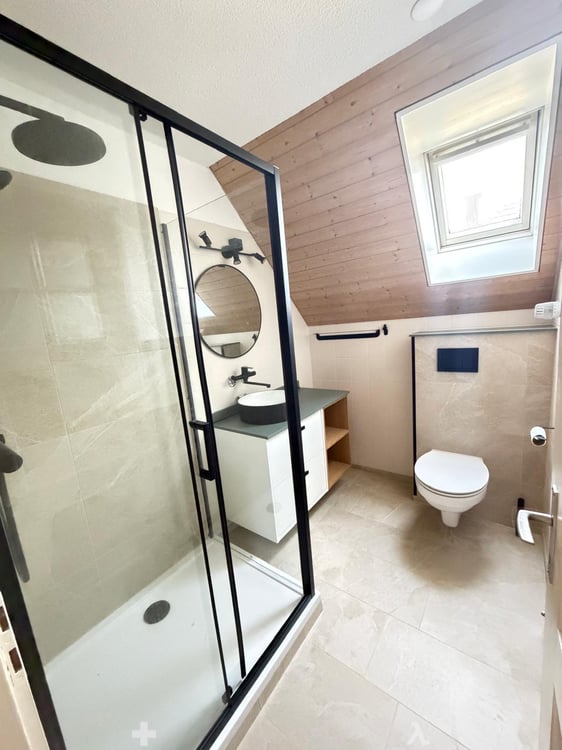 Helle 2.5-Zimmer Dachwohnung komplett saniert und erstmals zu vermieten 6