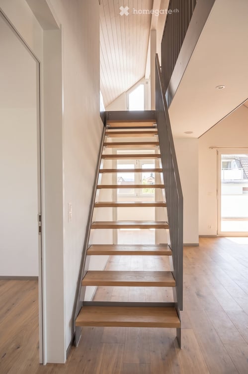 Exklusive 4½-Zimmer-Dachwohnung mit Galerie und zwei grosszügigen Balkonen 4