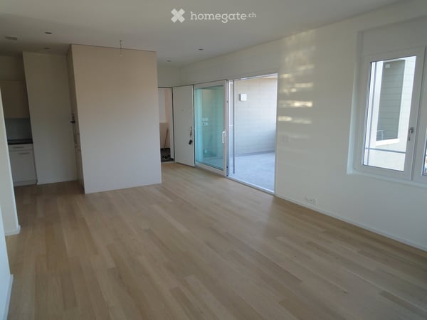 2.5 Zimmer-Wohnung mit Dachterrasse und überdachtem Balkon, zentral und ruhig 2