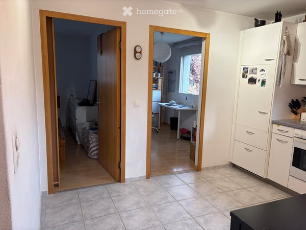 Helle 2.5-Zimmer-Wohnung mit Terrasse und wunderschöner Bergsicht 5