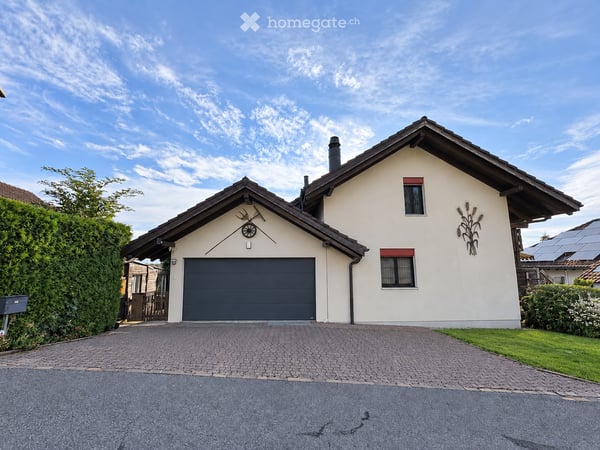 Freistehendes Einfamilienhaus in Aristau mit traumhaften Weitblick und viel Potential