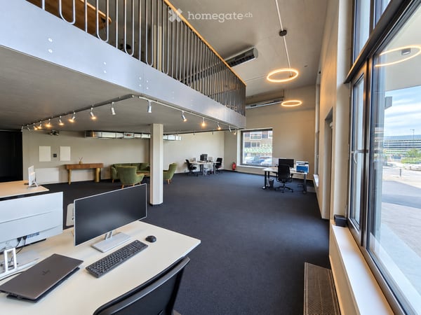Büro-Loft in Kloten – 180 m² mit Galerie, Küche und 3 Parkplätzen 2