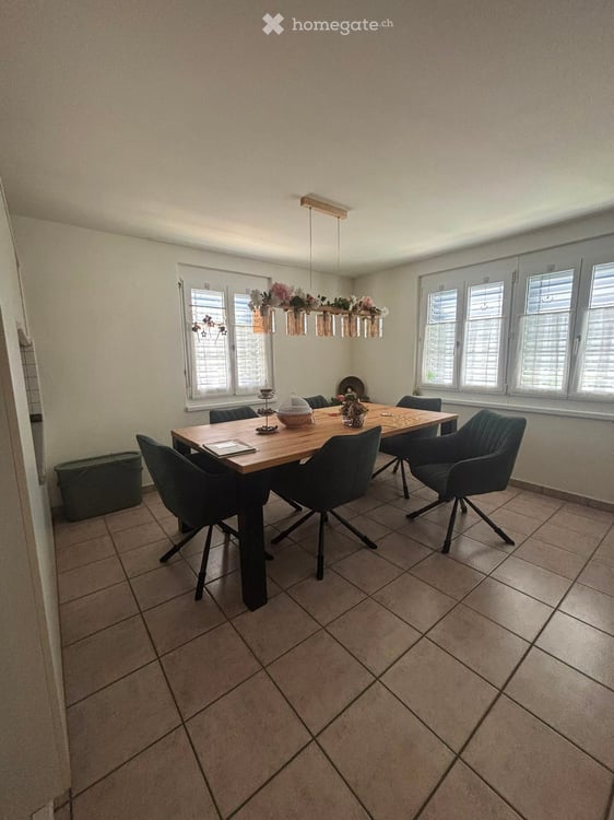 Grosszügige 4.5 Zimmer-Wohnung mit Gartensitzplatz in ruhiger Lage in Galgenen 13