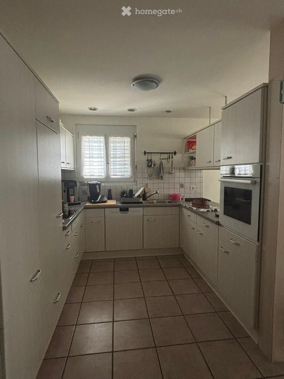 Grosszügige 4.5 Zimmer-Wohnung mit Gartensitzplatz in ruhiger Lage in Galgenen 10