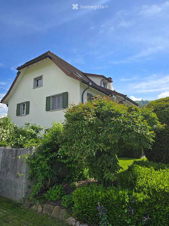 Grosszügige 4.5 Zimmer-Wohnung  mit Gartensitzplatz in ruhiger Lage in Galgenen