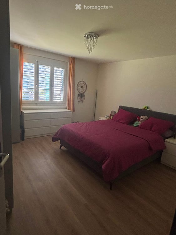 Grosszügige 4.5 Zimmer-Wohnung mit Gartensitzplatz in ruhiger Lage in Galgenen 5