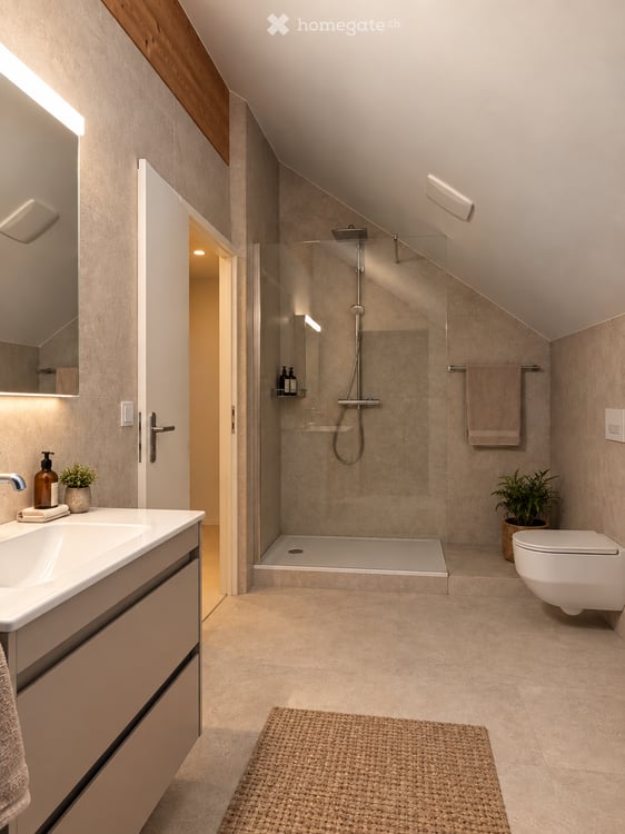 Totalsanierte 1.5-Zi.-Maisonette-Dachwohnung & 2.5-Zi.-Wohnung in Glarus 4