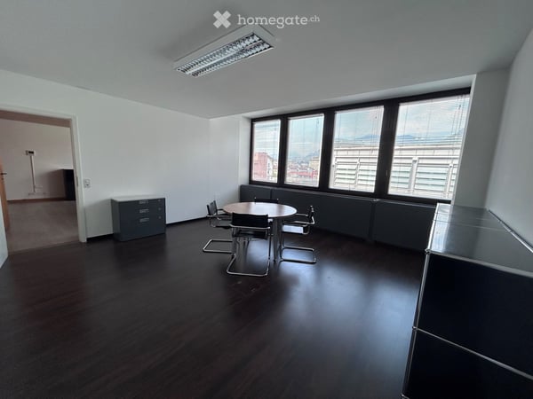 Prestigioso ufficio in CENTRO CHIASSO, IN PALAZZO DIREZIONALE in posizione strategica 5