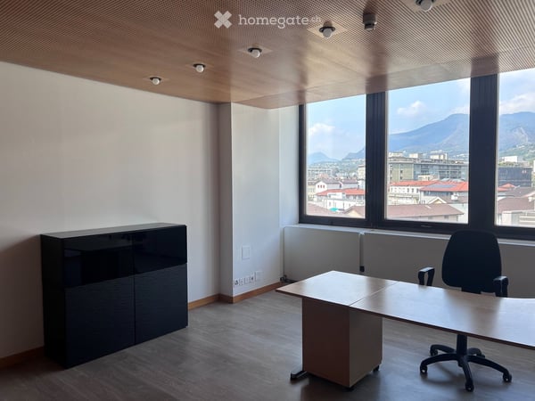 Prestigioso ufficio in CENTRO CHIASSO, IN PALAZZO DIREZIONALE in posizione strategica 4