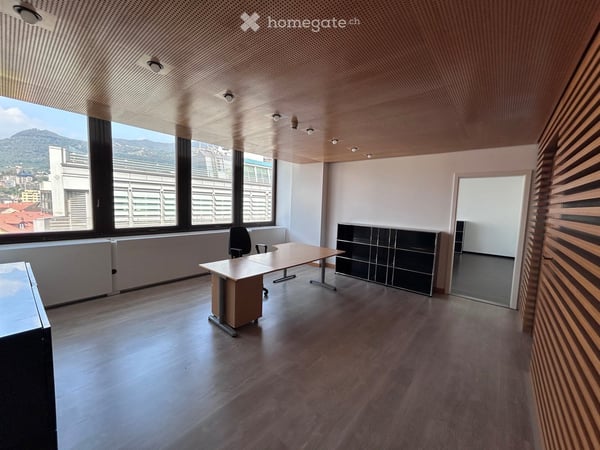 Prestigioso ufficio in CENTRO CHIASSO, IN PALAZZO DIREZIONALE in posizione strategica 2
