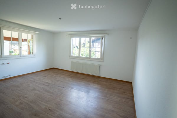 Charmante 5½-Zimmer-Wohnung im Chalet mit Wintergarten und grossem Privatgarten 6