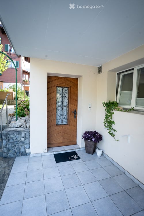 Charmante 5½-Zimmer-Wohnung im Chalet mit Wintergarten und grossem Privatgarten 24