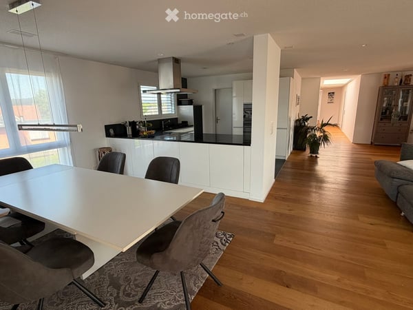 Grosszügige möblierte 6.5-Zimmer Attika Mietwohnung in Studen BE 4