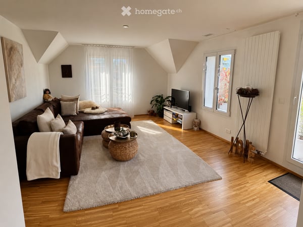 Helle 3.5-Zimmer-Dachwohnung mit grosser eigener Terrasse