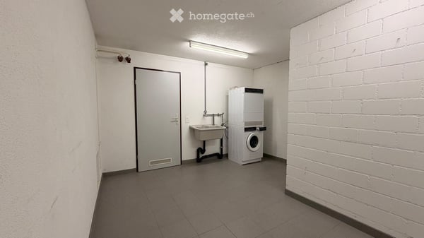 Frisch renovierte 3.5-Zimmer-Wohnung mit ca. 95 m² und zwei Balkonen 12