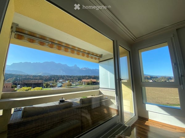 Helle und geräumige 2.5-Zimmer-Wohnung in Thun mit Bergsicht 1