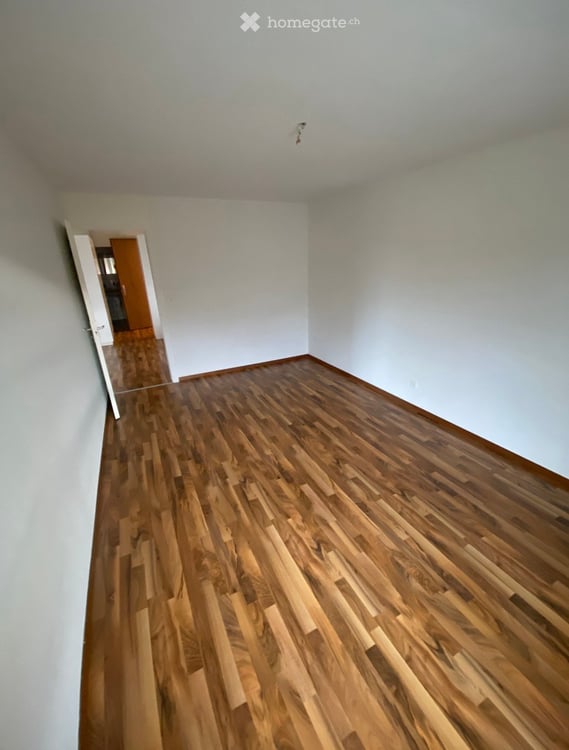 Helle und geräumige 2.5-Zimmer-Wohnung in Thun mit Bergsicht 3