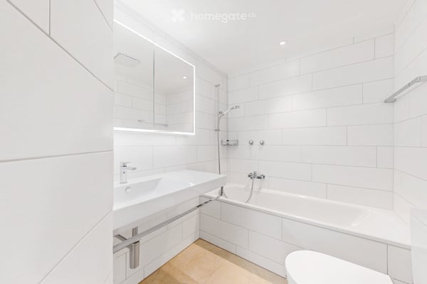 Perfekt gelegene Familienwohnung mit Balkon und Kamin in Zürich-Höngg 7
