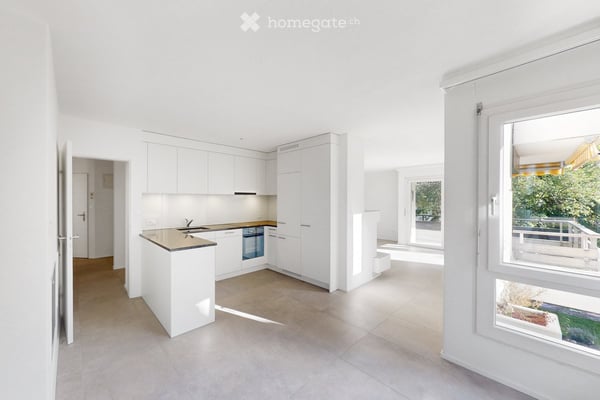 Perfekt gelegene Familienwohnung mit Balkon und Kamin in Zürich-Höngg 3