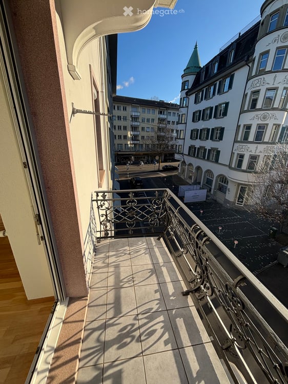 Bright Studio with Balcony located in Seefeld, Zürich 6