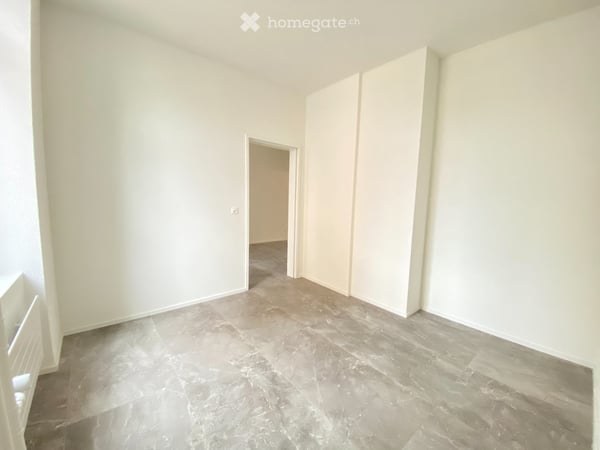 Neu renovierte 2.5-Zimmer-Wohnung mit aussergewöhnlicher Raumhöhe an ruhiger Lage in Zürich-West 3