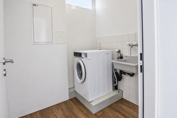 Frisch renovierte 3 ½-Zimmerwohnung mit sonnigem Balkon 9