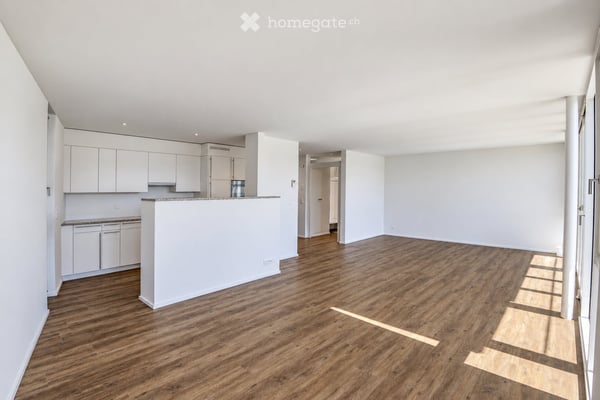 Frisch renovierte 3 ½-Zimmerwohnung mit sonnigem Balkon 3
