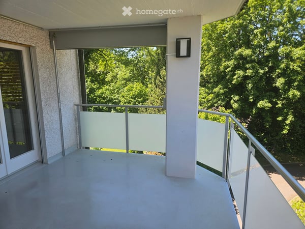 Helle 3.5-Zimmer-Wohnung mit Balkon und schöner Aussicht in Schwarzenbach SG 5