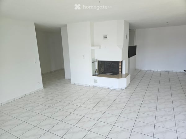 Helle 4.5-Zimmer-Wohnung mit Balkon und schöner Aussicht in Schwarzenbach SG